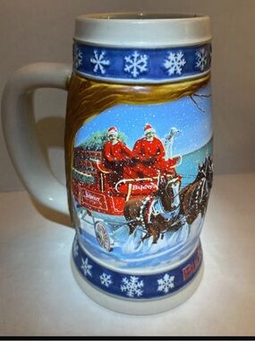 1995 Budweiser 3D relief Holiday Stein w/Clydesdales “Lighting the Way Home”